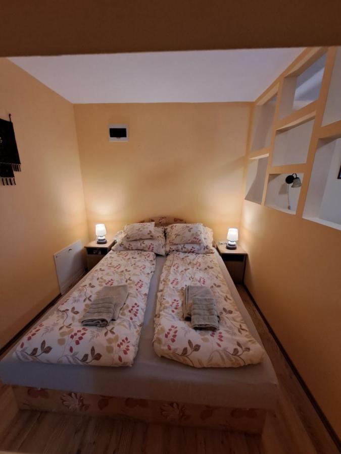 Rozmaring Apartmanok ギュラ エクステリア 写真