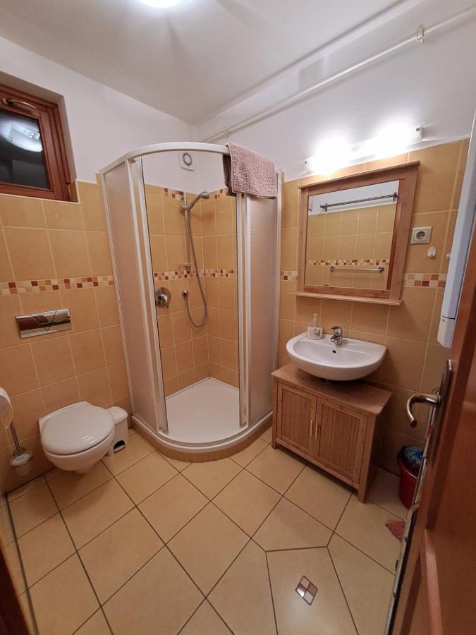 Rozmaring Apartmanok ギュラ エクステリア 写真