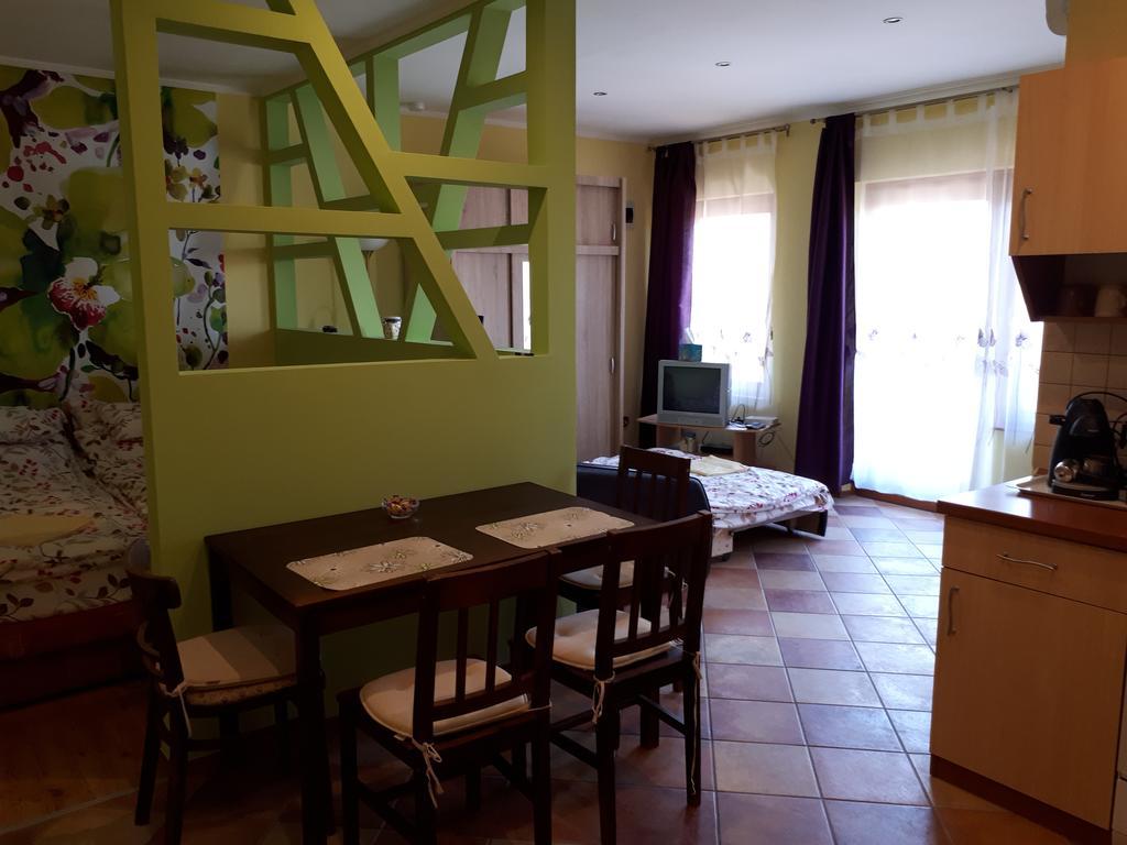 Rozmaring Apartmanok ギュラ エクステリア 写真